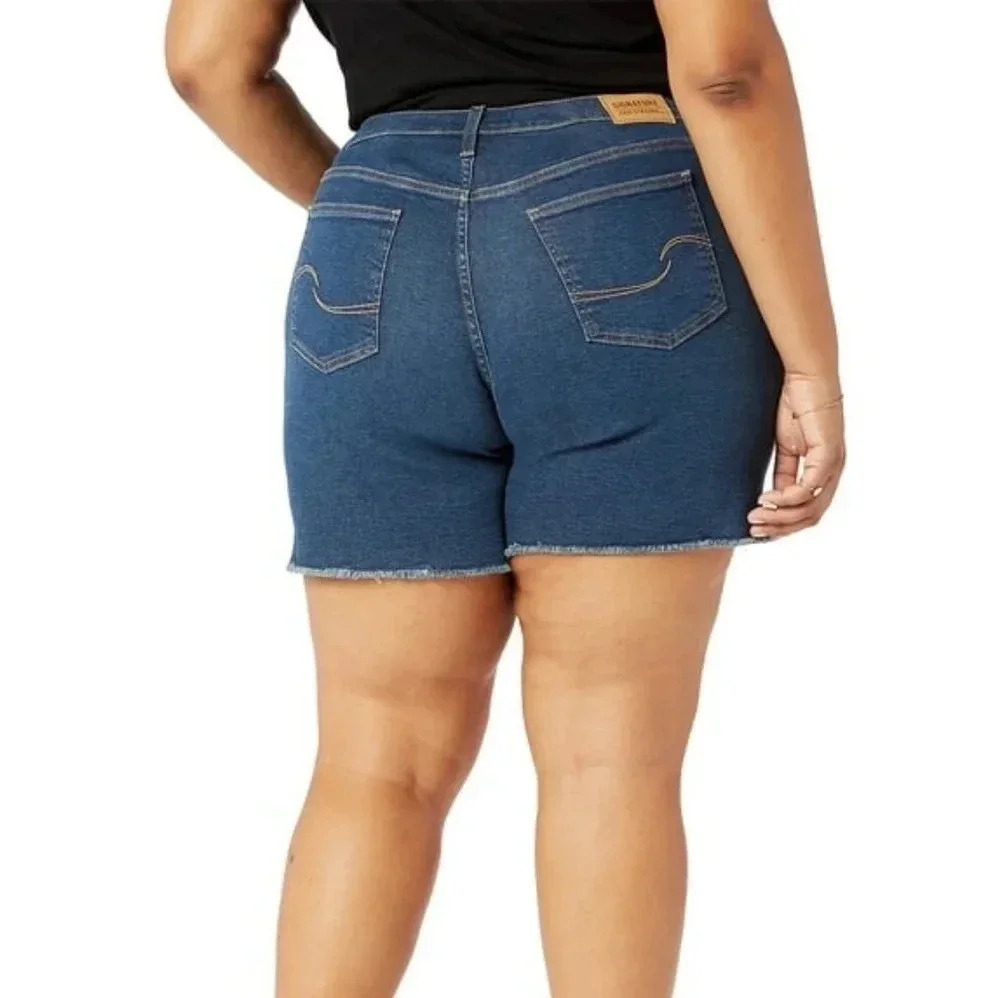 Signature by Levi Strauss  & Co. High Rise Plus Size Heritage Denim Shorts 26W. - Picture 4 of 16